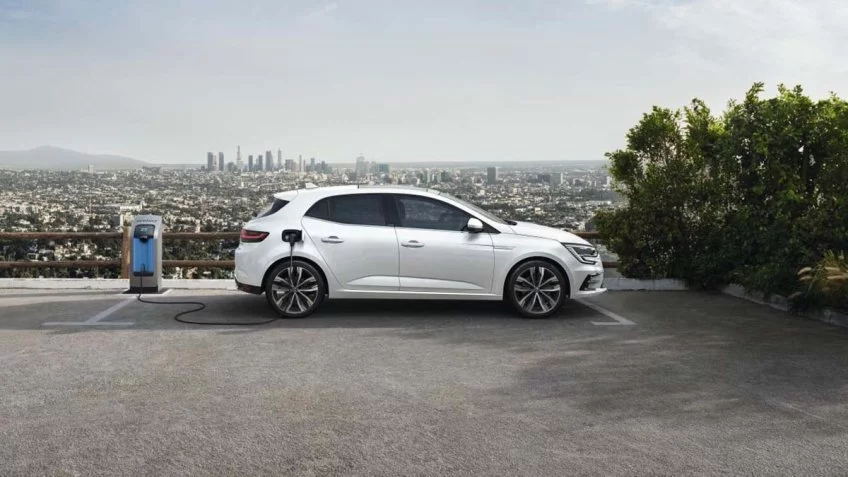 Renault+M%C3%A9gane+E-Tech+Equilibre+Plug-in+Hybrid+Service