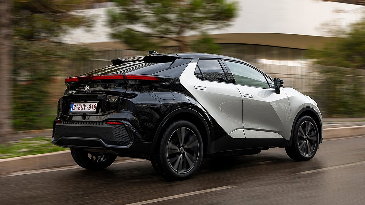 Toyota C-HR schräg hinten 1200x675