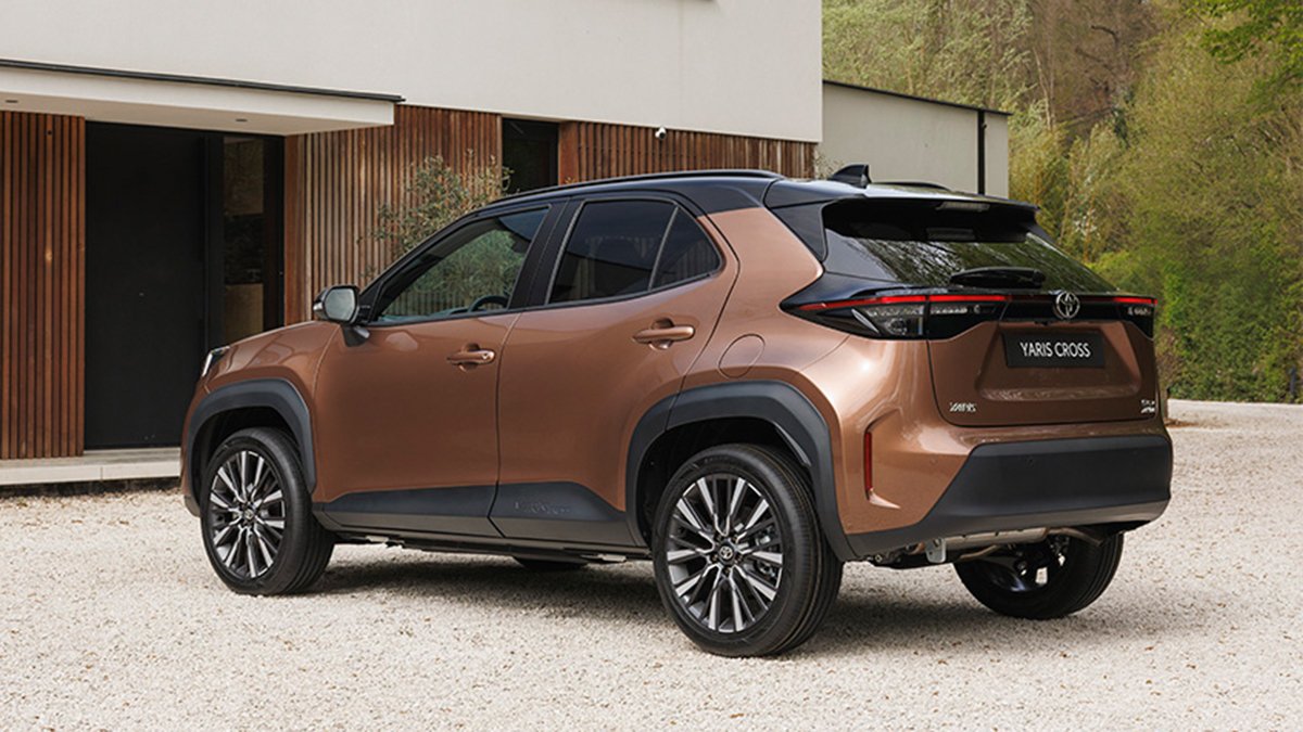 Toyota Yaris Cross schräg hinten 1200x675