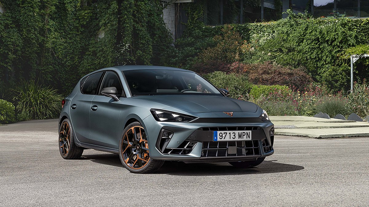 cupra_leon_5d_enceladus_grey_matt_static_006