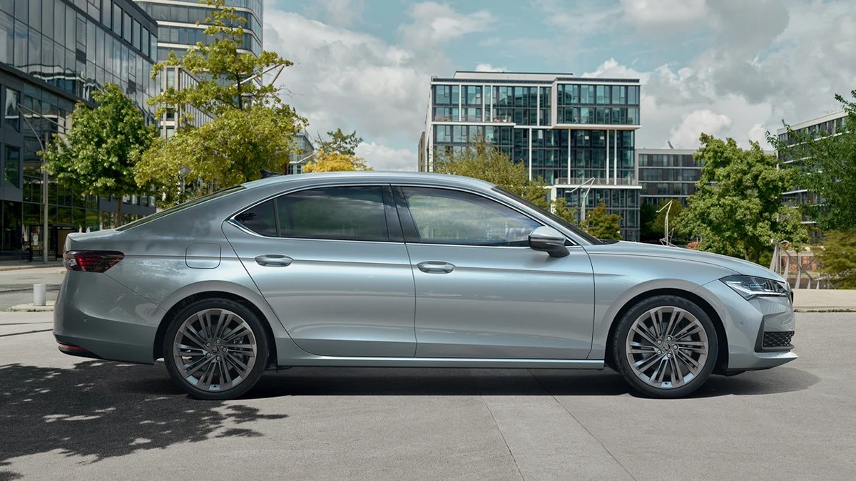 Skoda Superb seitlich 1200x675