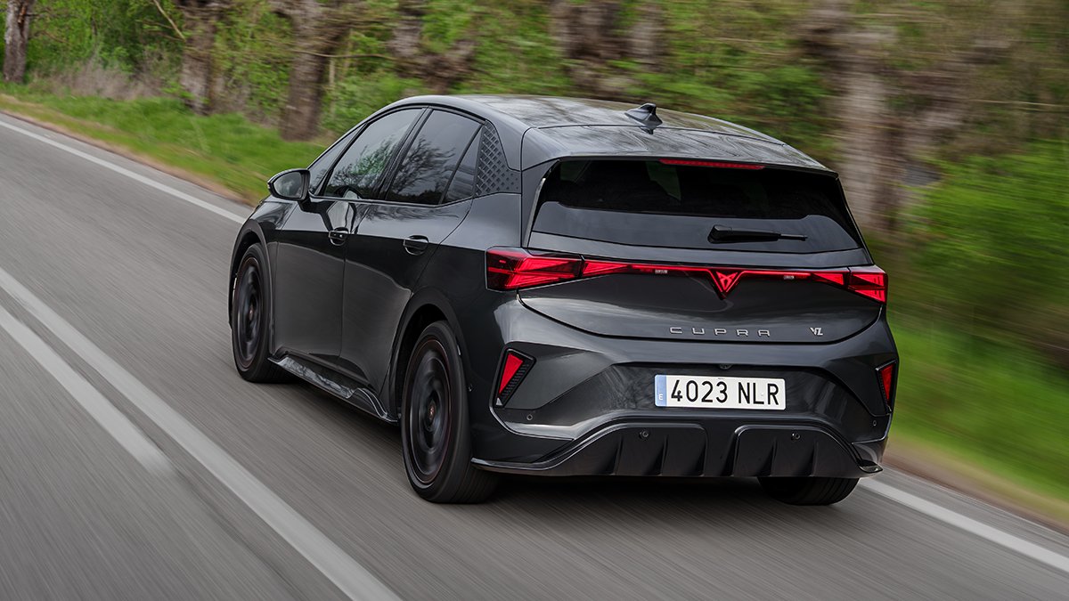Cupra Born hinten 1200x675