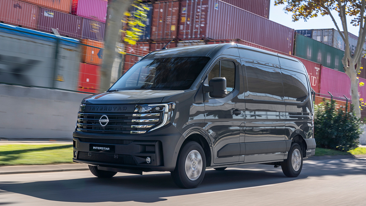 Nissan Interstar grau vorn 1200x675
